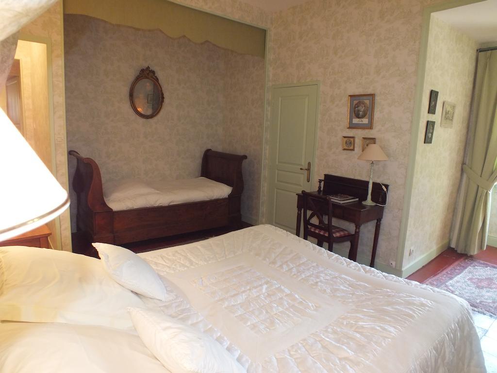 Château de Nazé Vivy Quarto foto